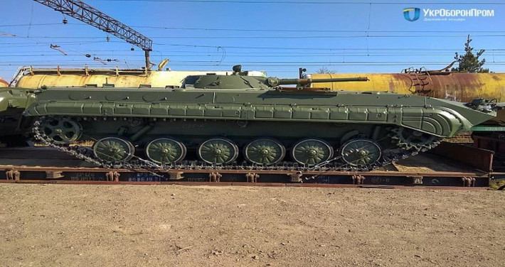 Sau khi cuộc chiến tại miền Đông bùng nổ, nhu cầu tái vũ trang cho lực lượng mặt đất Ukraine là rất lớn, lúc này kho vũ khí kế thừa từ thời Liên Xô lại được nhắc đến, rất nhiều xe tăng T-64 và T-72 đã được nâng cấp để tung ra chiến trường.