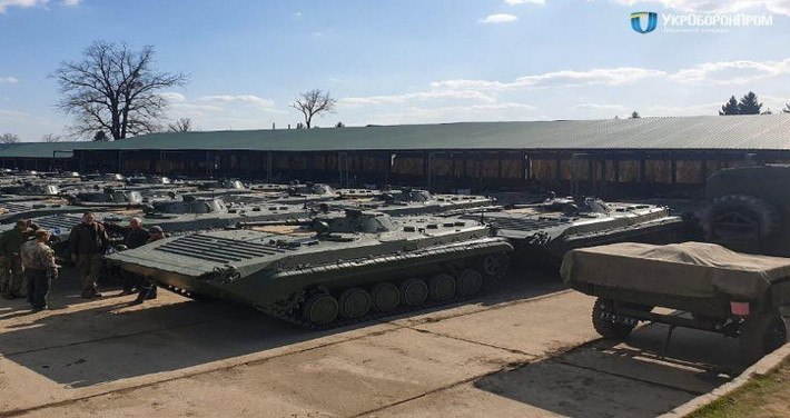 Giải pháp được Kiev đưa ra đó là mua lại những chiếc BMP-1 từ các nước Đông Âu nhưng hiện đã là thành viên NATO, vào tháng 4/2020, một lô BMP-1 với số lượng khoảng 40 chiếc từ Ba Lan đã tới Ukraine.