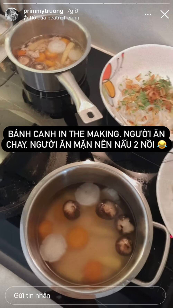 Từ sau khi cưới, cộng đồng mạng luôn ngóng chờ cô nàng Primmy Trương sẽ làm một video "khoe" toàn bộ căn nhà của mình. Dù dân mạng có mong ngóng thì cô nàng vẫn kín tiếng không chịu công khai hình ảnh tổ ấm. Tuy nhiên, vợ thiếu gia Phan Thành thỉnh thoảng vẫn khoe vài khoảnh khắc "sang chảnh" như thế đấy.