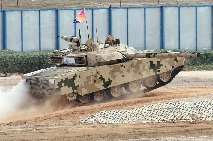 Tờ QQ của Trung Quốc tự tin khẳng định rằng xe tăng VT-4 sở hữu loại đạn pháo có khả năng xuyên tốt nhất thế giới, vậy nên trong một cuộc đối đầu với xe tăng chủ lực T-90, xe tăng VT-4 hoàn toàn đủ khả năng gây thiệt hại nặng cho đối phương.