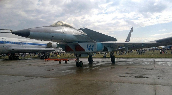 Theo một số nguồn tin quân sự Nga, lý do chính khiến chương trình MiG-144 bị đóng băng là bởi Moskva đã có sự lựa chọn của mình với tiêm kích tàng hình thế hệ 5.