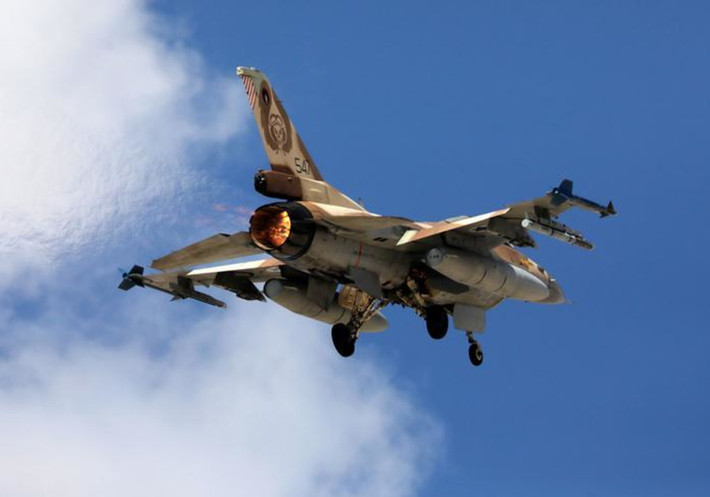 Chưa kể tới việc, sở hữu tiêm kích F-16 cũng chỉ là một vấn đề, khía cạnh lớn hơn cần phải giải quyết đó là đào tạo phi công, nhân lực mặt đất và cung cấp vũ khí, hậu cần cho máy bay.