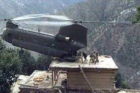 Khả năng này cho phép trực thăng CH-47 thực hiện nhiệm vụ vận tải ở nhiều khu vực có địa hình phức tạp, bao gồm cả trong tự nhiên lẫn trong môi trường đô thị. Ngoài ra, trần bay lên tới 6100 mét cũng giúp CH-47 hoạt động được ở nhiều khu vực núi cao, nơi mà các loại trực thăng thông thường không với tới được.