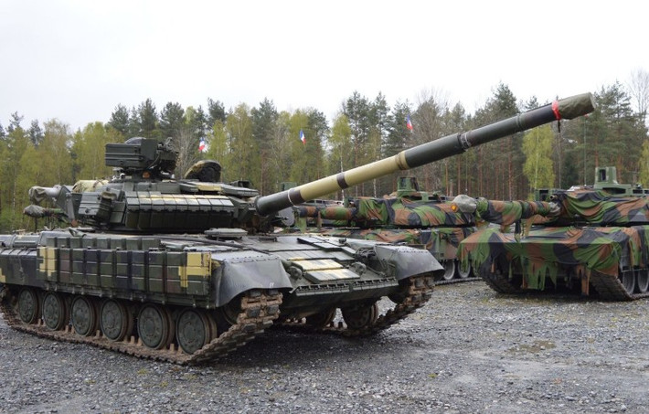 T-64A cũng được coi là phiên bản mang tính cách mạng, khi xóa nhòa ranh giới giữa xe tăng hạng trung và xe tăng hạng nặng. Ở phiên bản này, T-64A có lớp giáp dày và hỏa lực mạnh như xe tăng hạng nặng, nhưng lại cơ động như một xe tăng hạng trung.