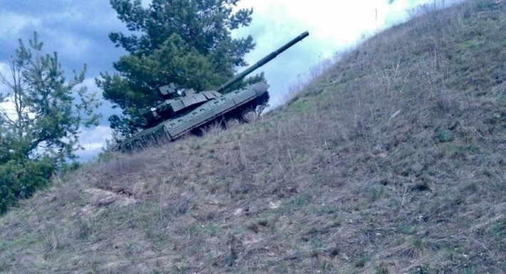 Tờ Defence-ua của Ukraine vừa cho đăng tải bài viết về việc xe tăng chủ lực T-64 của nước này với bản nâng cấp, cải tiến sâu, sẽ sớm xuất hiện trong cuộc duyệt binh, được tổ chức tại Kiev thời gian tới đây.