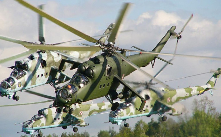 Bên cạnh việc trang bị rocket, Mi-24 còn có thể mang theo các loại tên lửa chống tăng để tấn công xe tăng hoặc lô cốt địch.