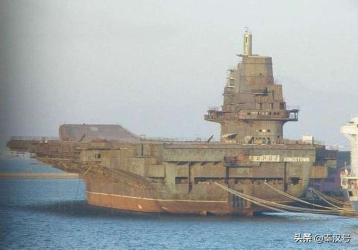 Khi Trung Quốc tuyên bố muốn mua lại tàu sân bay “để phục vụ du lịch”, chủ sở hữu của hàng không mẫu hạm Varyag đã vui vẻ đồng ý và nhanh chóng bán nó với số tiền vô cùng khiêm tốn, tương đương với chi phí bán sắt vụn.