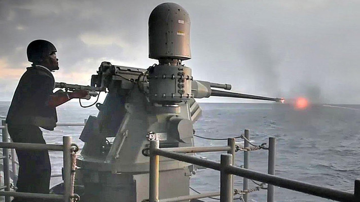 Mk 38 Mod 3 có tính năng vượt trội, và hiệu suất cao hơn rất nhiều. Nó không chỉ có khả năng sử dụng đạn nòng pháo 25 mm mà còn có thể bắn được cả nòng pháo cỡ 30 mm - có khả năng hạ gục xuồng cao tốc của đối phương sau một loạt bắn.