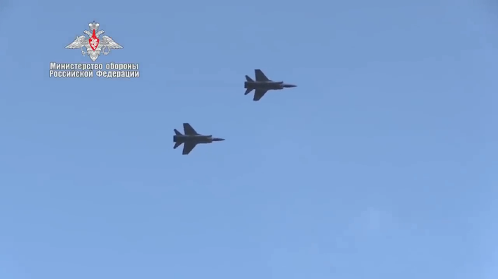 Theo Bộ Quốc phòng Nga, tiêm kích đánh chặn MiG-31 đã cất cánh từ một sân bay ở Kamchatka để xác định và hộ tống một máy bay nước ngoài đang do thám. Phi hành đoàn MiG-31 sau đó xác định mục tiêu là máy bay trinh sát chiến lược RC-135 của Không quân Mỹ.