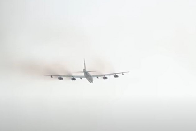 Tờ Avia của Nga cho biết, nhiều nguồn tin đã khẳng định, ít nhất một tên lửa đất đối không đã được phóng lên nhắm vào máy bay ném bom B-52, tuy nhiên quả tên lửa đã phóng trượt.