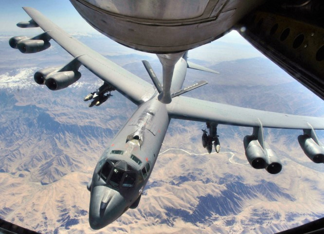 Theo các thông tin mới nhất được truyền thông quốc tế đăng tải, khủng bố Taliban đã cố gắng bắn hạ pháo đài bay B-52 của Mỹ, trong những đợt không kích của máy bay ném bom này, vào lãnh thổ Afghanistan.