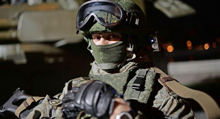 Ratnik được thiết kế để hoạt động trong điều kiện khí hậu khác nhau và bất cứ lúc nào trong ngày. Ratnik-2 chịu được đạn bắn thẳng bằng súng trường bắn tỉa Dragunov (SVD) từ cự ly 10 mét, các bộ phận được bảo vệ là ngực trái, lưng và vùng háng.
