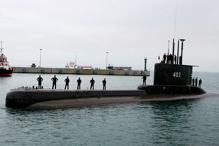 Hiện tại Hải quân Indonesia đang sở hữu hai tàu ngầm thuộc lớp này, trong đó bao gồm chiếc KRI Nanggala-402 vừa gặp nạn và một chiếc khác, mang tên Cakra-401.