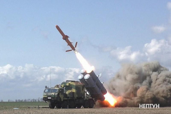 Chuyên gia quân sự khác của Ukraine, Thuyền trưởng hạng nhất (Đại tá hải quân) Andriy Ryzhenko tin rằng ngoài tên lửa hành trình Neptune, “hạm đội muỗi” mà Ukraine đang tạo ra sẽ đẩy lùi các mối đe dọa quân sự từ “kẻ thù tiềm tàng” trên biển.