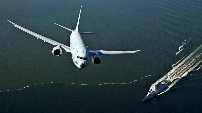 P-8A Poseidon biệt danh "Thần biển" do Mỹ phát triển nhằm thay thế cho máy bay săn ngầm P-3 Orion. Được phát triển trên cơ sở khung thân của máy bay Boeing 737-800, P-3A có thể chở theo 34 tấn nhiên liệu và bay liên tục 4 giờ.
