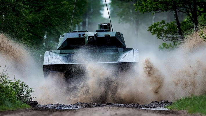 Theo Defense News, Quân đội Mỹ vừa chính thức nhận hồ sơ dự thầu của nhà sản xuất Rheinmetall Đức với xe thiết giáp chiến đấu thế hệ mới Lynx. Tham gia gói thầu mua sắm xe chiến đấu mới của Mỹ ngoài Rheinmetall còn có liên doanh được thành lập bởi Công ty Raytheon của Mỹ.