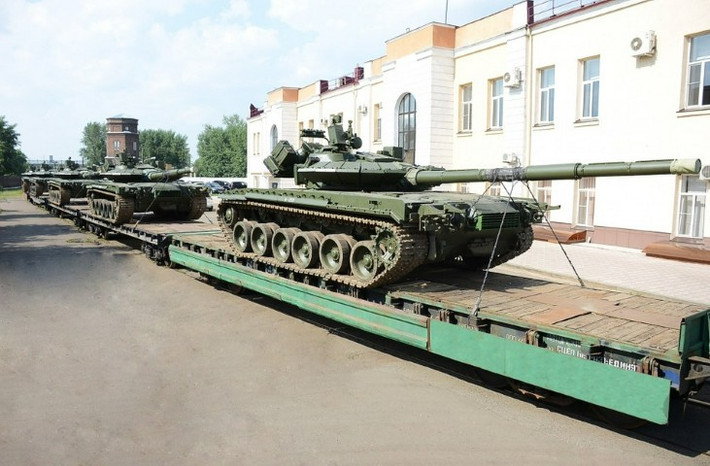 Các xe tăng chủ lực T-80BMV được cho là sẽ cung cấp khả năng tác chiến hiệu quả hơn, cho các lực lượng tăng thiết giáp của Nga, hiện chủ yếu chỉ sử dụng T-72 và T-90A.