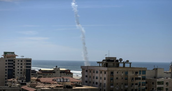 Theo các chuyên gia, điểm yếu lớn nhất của hệ thống Vòm Sắt mà Israel đang sử dụng, đó là chúng có phương thức đánh chặn khá phức tạp và cồng kềnh.