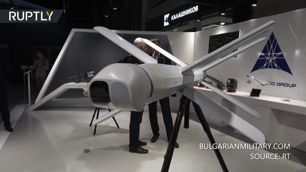 Trên cơ sở UAV Lancet, ông Alexander Zakharov tiết lộ, một hệ thống kiểm soát đã được phát triển, chiếc UAV này khi tuần tra trên bầu trời sẽ truy lùng máy bay không người lái Bayraktar TB2 và bắn hạ chúng, tạo ra "chướng ngại vật không thể vượt qua".