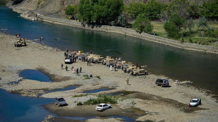 Những vẫn có nhiều thành phố, các binh lính Afghanistan đặc biệt là lính đặc nhiệm đã chiến đấu tới viên đạn cuối cùng trước khi họ đầu hàng và bị Taliban hành quyết.