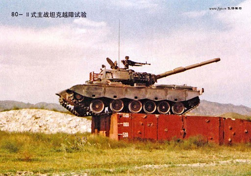 Cho tới nay, vẫn còn khoảng 300 xe tăng chủ lực Type 88 các phiên bản Type 88A và Type 88B phục vụ trong biên chế quân đội Trung Quốc. Ngoài ra còn có khoảng 268 chiếc xe tăng loại này phục vụ trong quân đội Pakistan, 10 chiếc trong biên chế quân đội Sudan và 5 chiếc trong biên chế Uganda. Nguồn ảnh: Sina.