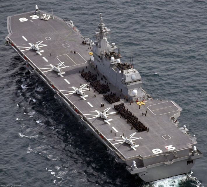 Do máy bay chiến đấu F-35B có khả năng cất cánh trên đường băng ngắn và hạ cánh thẳng đứng, lượng nhiệt loại máy bay này xả ra mỗi khi cất - hạ cánh là rất lớn, đòi hỏi đường băng cần có cấu tạo đặc biệt.