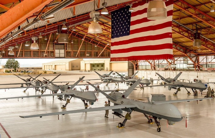 Bên cạnh cường kích cơ A-10, Mỹ còn có trong tay số lượng máy bay không người lái tấn công lớn nhất thế giới, hiệu quả diệt tăng của UAV đã được thể hiện cực rõ trong cuộc chiến Nagorno-Karabakh mới diễn ra.