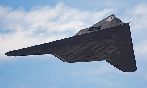 "Nó lại biến mất một lần nữa trên đường về Đức, nhưng cả hai máy bay F-117A đều hạ cánh an toàn xuống Spangdahlem", trung tá Hainline cho hay. Ông được trao huân chương không quân nhờ nỗ lực bảo đảm đồng đội trở về căn cứ an toàn.