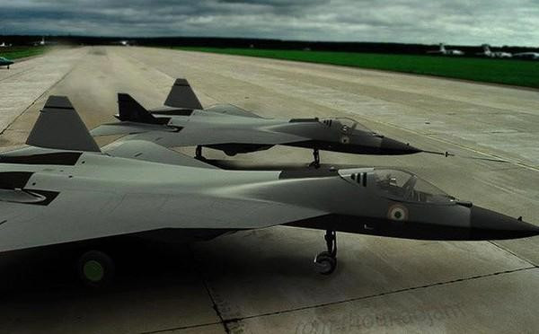 Sắp tới khi buồng lái của Su-57 được mở rộng cho hai phi công, có lẽ diện tích phản xạ radar của nó sẽ chẳng hơn gì một tiêm kích thế hệ 4 hạng nhẹ của phương Tây, như vậy sẽ tự đánh mất quá nhiều lợi thế.