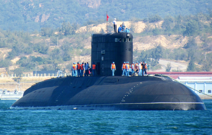 Tờ Sputnik vừa có cuộc phỏng vấn với ông Andrei Baranov - Phó tổng giám đốc Cục thiết kế Trung ương về Kỹ thuật Hàng hải Rubin, về biệt danh "lỗ đen" của các tàu ngầm Kilo, trong đó có phiên bản Việt Nam đang sử dụng.