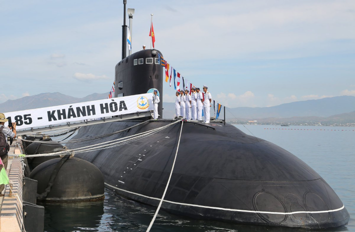 Ông Baranov giải thích, nguồn lực hiện đại hóa đã cho phép các tàu ngầm Kilo duy trì mức độ hiện đại trong vài thập kỷ tới, khi mà ngay từ đầu, các tàu ngầm này đã được thiết kế để dự trù cho việc thay thế động cơ đẩy chính đời mới hơn, trong tương lai.