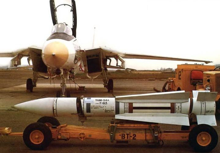 Tên lửa này được trang bị động cơ đẩy rocket nhiên liệu rắn cho tầm bay tối đa đến 190km.