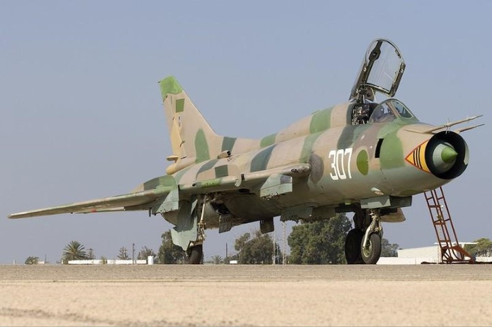 Trong quá khứ, Iran từng hưởng lợi khi hàng trăm máy bay chiến đấu của không quân Iraq chạy sang nước này, lúc Cuộc chiến tranh vùng Vịnh năm 1991 do Mỹ phát động xảy ra. Lập tức Tehran đã biên chế chúng mà không trả lại cho Badda.