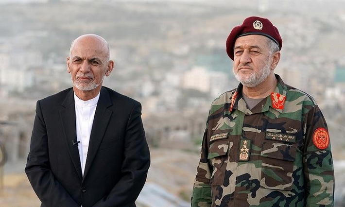 Ông Bismillah Mohammadi, người giữ chức vụ Bộ trưởng Quốc phòng Afghanistan trước khi Taliban tiếp quản, đã đăng lại một trong những bức ảnh đang lan truyền trực tuyến này.
