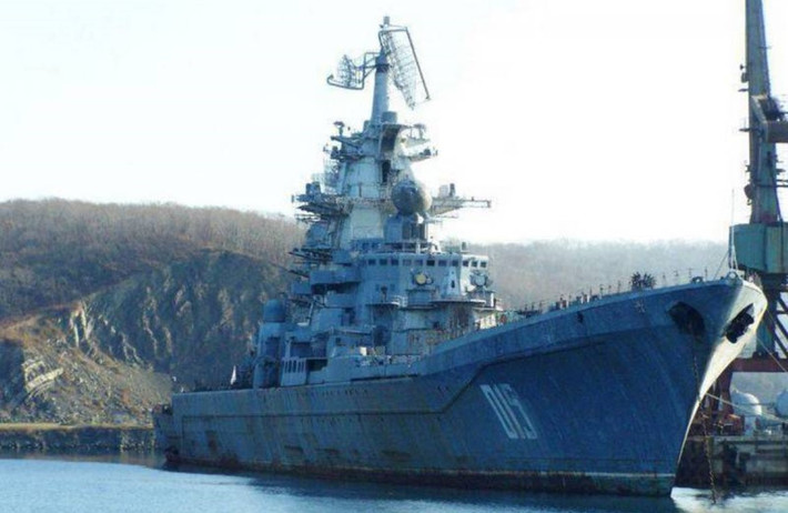 Việc kéo con tàu tới nhà máy đóng tàu Severodvinsk cũng được coi là bất khả thi. Do vậy, tàu Lazarev phải chờ tới tận thời điểm hiện tại, mới có thể chính thức bị khai tử.