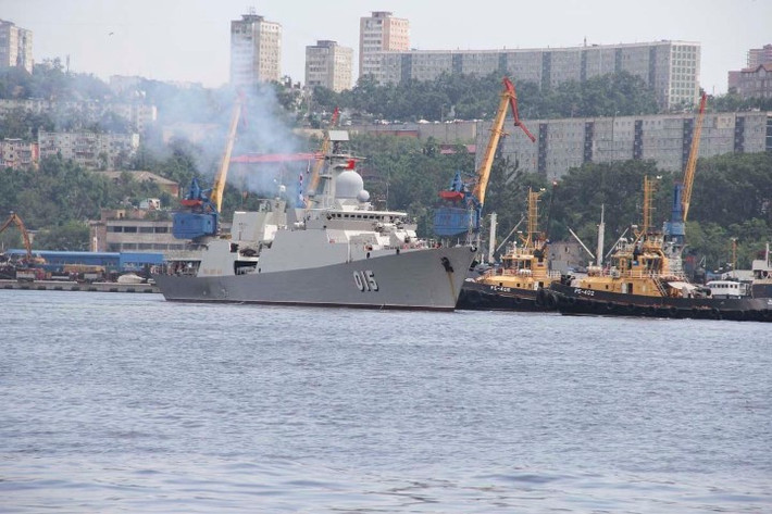 Hai hộ vệ hạm Trần Hưng Đạo và Quang Trung, được chúng ta đặt mua Nga vào đợt hai, sau khi đã sở hữu hai tàu Đinh Tiên Hoàng 011 và Lý Thái Tổ 012 trong biên chế.