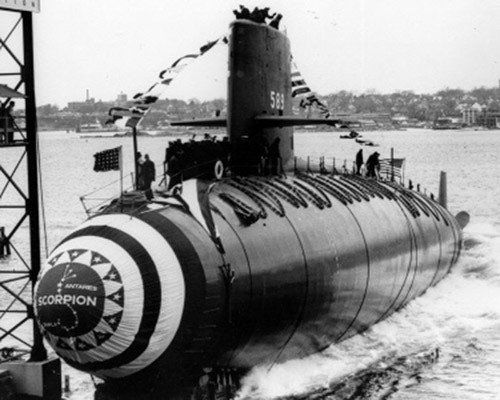 Năm 1968, một chiếc B-52 bị rơi và mất vũ khí ở dưới lớp băng của đảo băng Greenland. 4 quả bom nguyên tử loại B28 được thả xuống, 3 quả bị vỡ còn quả thứ Cũng năm 1968, tàu ngầm tấn công USS Scorpion bị chìm mang theo 2 ngư lôi hạt nhân Mark 45. Hiện con tàu này nằm dưới đáy Đại Tây Dương ở độ sâu 3000m. Các khoang chứa ngư lôi vẫn nguyên vẹn nhưng việc thu hồi ngư lôi là vô cùng khó khăn. Trong ảnh là một tàu ngầm Scorpion.