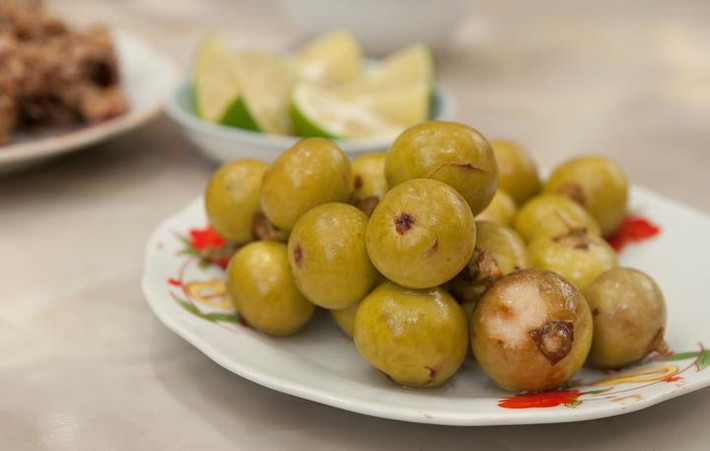 Sản phụ thiếu sữa: Sung tươi 120g, móng lợn 500g, hai thứ đem hầm thật nhừ, chế thêm gia vị, chia ăn vài lần trong ngày. Bài này có công dụng bổ khí huyết, làm ra sữa dùng rất tốt cho sản phụ sau sinh bị suy nhược, sữa không có hoặc có rất ít.