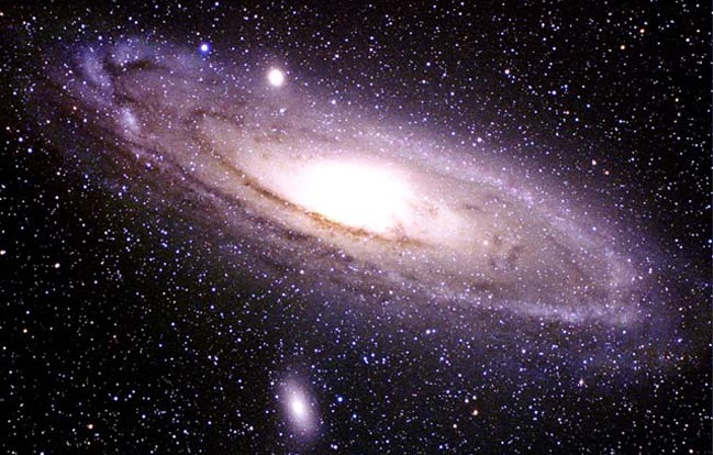Từ những dữ liệu do "mắt thần" của NASA thu thâp được, các chuyên gia cho rằng cách trái Đất khoảng 13,5 tỷ năm ánh sáng có một thiên hà khác còn lớn hơn gấp mười lần Milky Way, đó là thiên hà GN-z11.