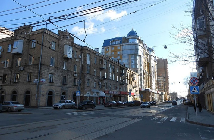 Cảnh một ngã tư vắng vẻ ở trung tâm thành phố Donetsk.