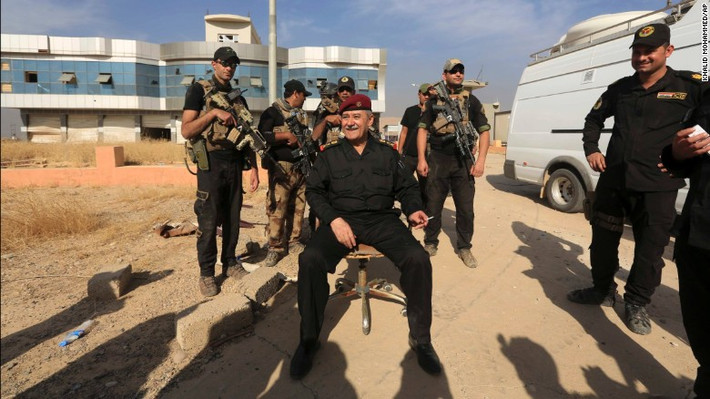 Tướng Abdel Ghani al-Asadi, người đứng đầu lực lượng chống khủng bố Iraq, xuất hiện ở làng Bartella hôm 21/10.