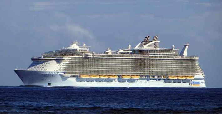 Ít ai biết rằng, con tàu Titanic nổi tiếng thời đó lại có kích thước nhỏ hơn nhiều so với các tàu du lịch viễn dương khổng lồ hiện nay.
