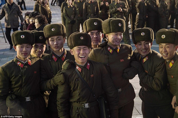 Nhà lãnh đạo Kim Jong Un tuyên bố Triều Tiên đã đạt được “sứ mệnh lịch sử” trở thành một quốc gia hạt nhân, sự kiện làm nức lòng binh sĩ. Ảnh: AFP/Getty Images
