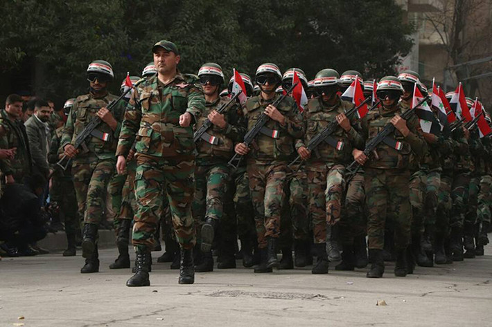 Sau khi chiến thắng Aleppo được công bố, người dân thành phố Aleppo đã đổ ra đường ăn mừng và chào đón những người lính của Tổng thống Bashar al-Assad như những vị anh hùng. Nguồn ảnh: SANA.