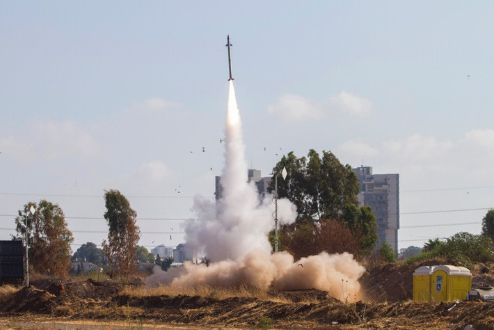 Còn lại gần 150 quả rocket của phía Palestine đã gây thiệt hại rất lớn cho các thành phố ở phía Nam Israel. Đây cũng không phải là lần đầu tiên hệ thống Vòm Sắt đầy tinh vi của Israel lại chịu thất thủ trước chiến thuật "lấy số lượng làm chủ yếu" của người Palestine. Nguồn ảnh: Pinterest.