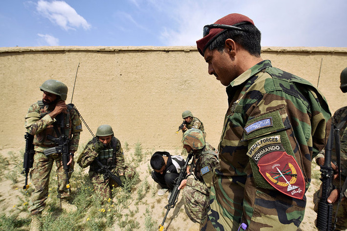 Cuối cùng là Afghanistan - một quốc gia giống với Iraq khi có nền tảng của lực lượng tình báo và các lực lượng chống khủng bố vốn dĩ được dựng lên, đào tạo và hỗ trợ hoàn toàn bởi Mỹ. Nguồn ảnh: BI.