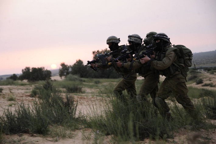 Các thông tin tình báo thường được Israel chia sẻ với Mỹ bao gồm việc nước này sử dụng các công nghệ tinh vi để định vị từ máy bay không người lái hoặc thậm chí từ vệ tinh và xác định ra chính xác vị trí của các thiết bị nổ tự chế do IS chế tạo ra. Nguồn ảnh: BI.