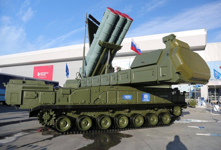 Thậm chí, Nga khẳng định Buk-M3 còn có khả năng dò ngược theo nguồn phát xạ radar để tấn công vào nguồn phát của đối phương ở dưới mặt đất. Đây là một tính năng cực kỳ độc đáo không phải loại tên lửa đất đối không nào cũng có. Nguồn ảnh: Abiation.