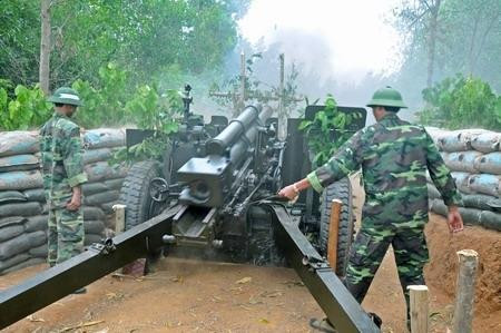 Ngoài ra, việc hỏa lực tập trung vào cùng một mục tiêu nhưng vị trí bắn được đặt cách xa nhau sẽ vô tình tạo ra những trận pháo bầy có sức tra tấn đối phương cực kỳ khủng khiếp. Cụ thể, do khoảng cách từ mỗi khẩu pháo được bố trí cách xa nhau là không đồng đều nên thời gian để đạn pháo bay tới mục tiêu cũng sẽ không đồng đều. Nguồn ảnh: Datviet.