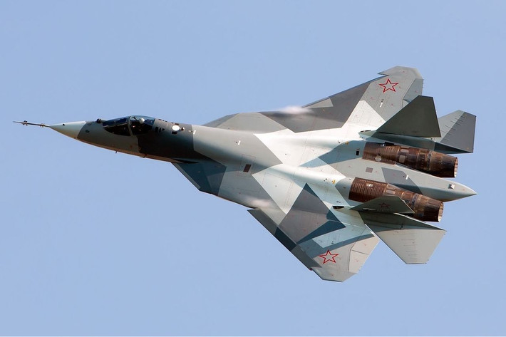 Không thể không kể tới cơn ác mộng của phương Tây đó là chiến đấu cơ Su-57. Dự kiến trong tương lai, một phiên bản mới của Su-57 sẽ được ra đời và sẽ khiến nó trở nên khó đối phó hơn với phương Tây. Nguồn ảnh: Sputnik.